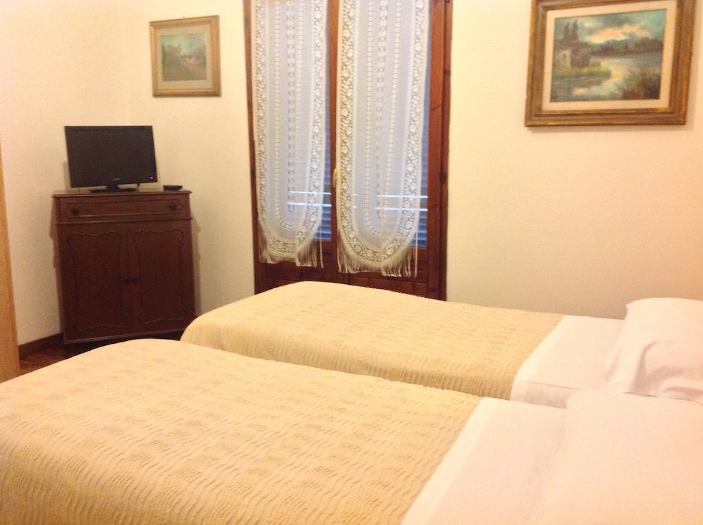 Riva Reno Guesthouse Bologna Phòng bức ảnh